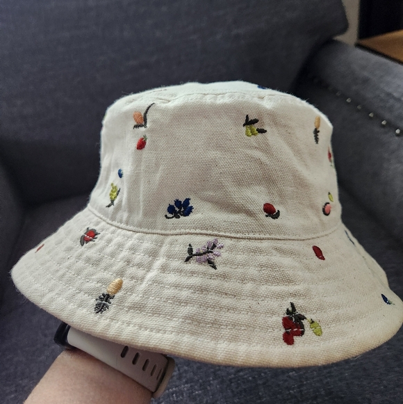 Madewell Accessories - Madewell Embroidered Bucket Hat- Beige With Fun Fruit. Size S/M
